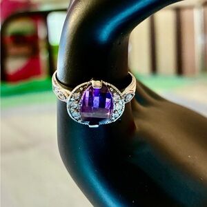 Vintage Oval Cut Amethyst in 9.25 Sterling Silver Setting Size 7.0 Lot# 201